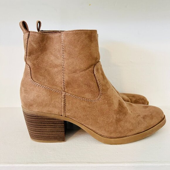 Old Navy Western Faux Suede Ankle Boot Mocha Womens Size 7.5 Boots Brown Heel - Picture 3 of 9
